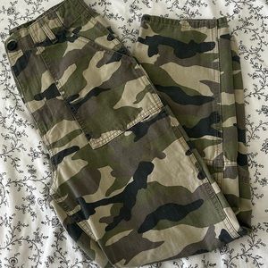 Women’s high waisted baggy cargo camouflage pants